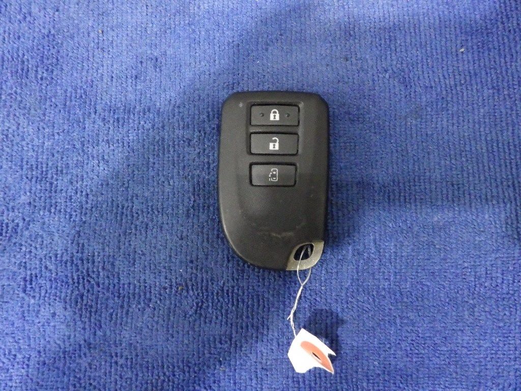 2016 Toyota Spade Fクイーン auction photo 12