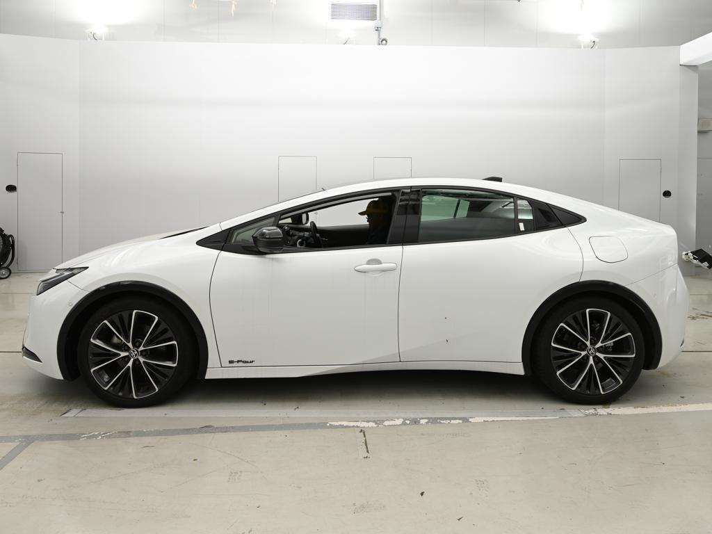 2024 Toyota Prius Z 4WD auction photo 4