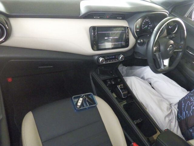 2024 Nissan Kicks X Two-Tone Interior Edition auction photo 3