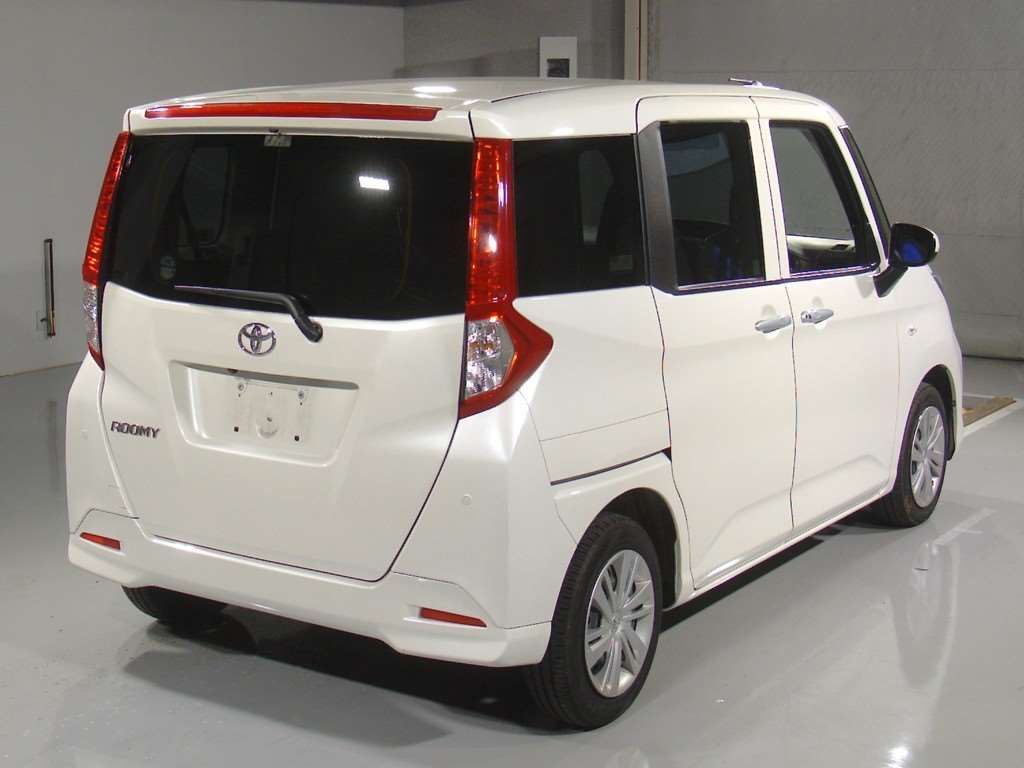 2022 Toyota Roomy X auction photo 2