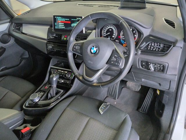 2019 BMW 2 Series 218Dグランツアラー auction photo 3