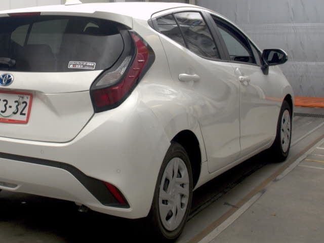 2025 Toyota Aqua X auction photo 5