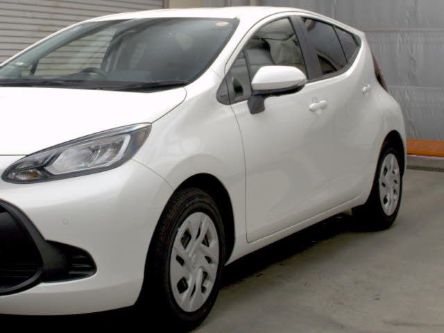 2025 Toyota Aqua X auction photo 4