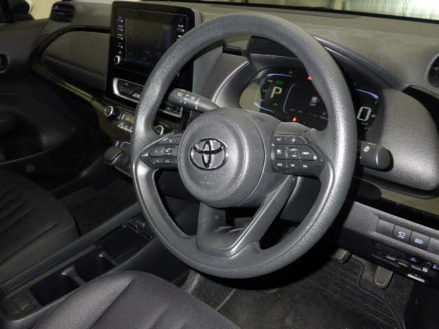2025 Toyota Aqua X auction photo 3