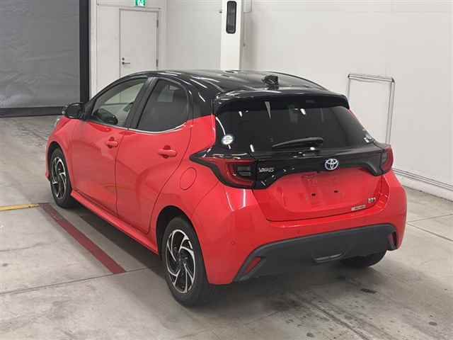 2020 Toyota Yaris ハイブリッドZ auction photo 2