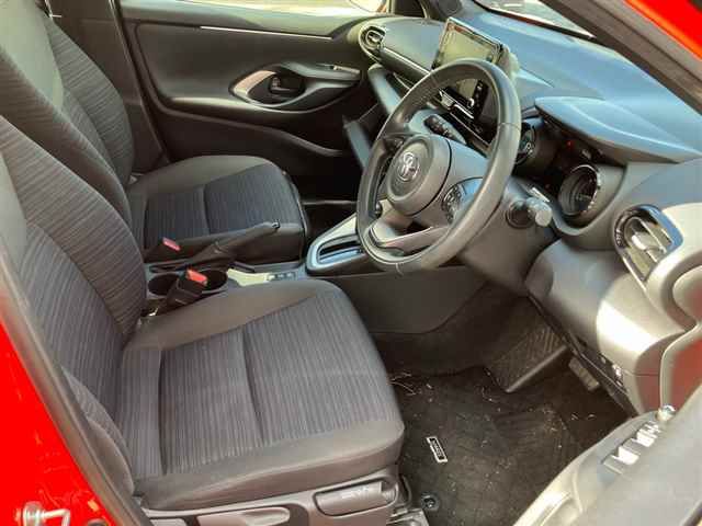2020 Toyota Yaris ハイブリッドZ auction photo 7