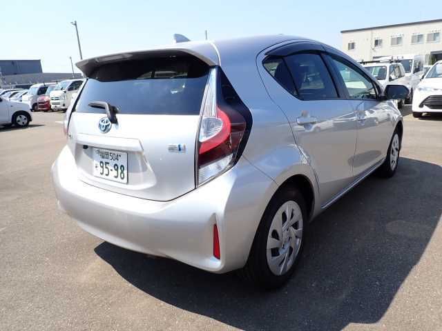 2021 Toyota Aqua S auction photo 2