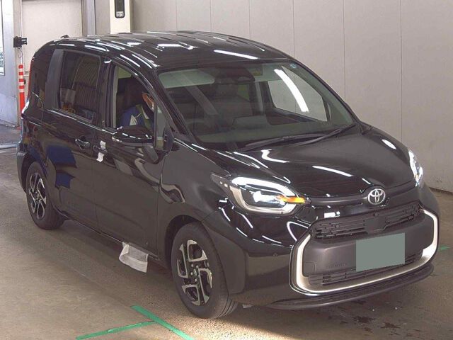 Japan Auction Vehicles 8 2026 Toyota Sienta ハイブリッドZ auction photo