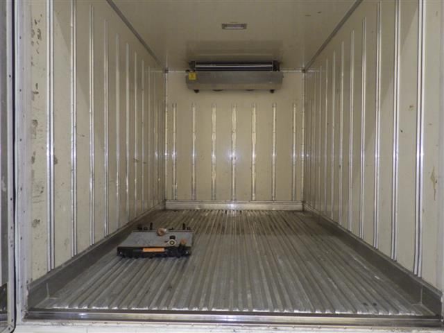 2011 Isuzu Elf 冷蔵・冷凍車 auction photo 4