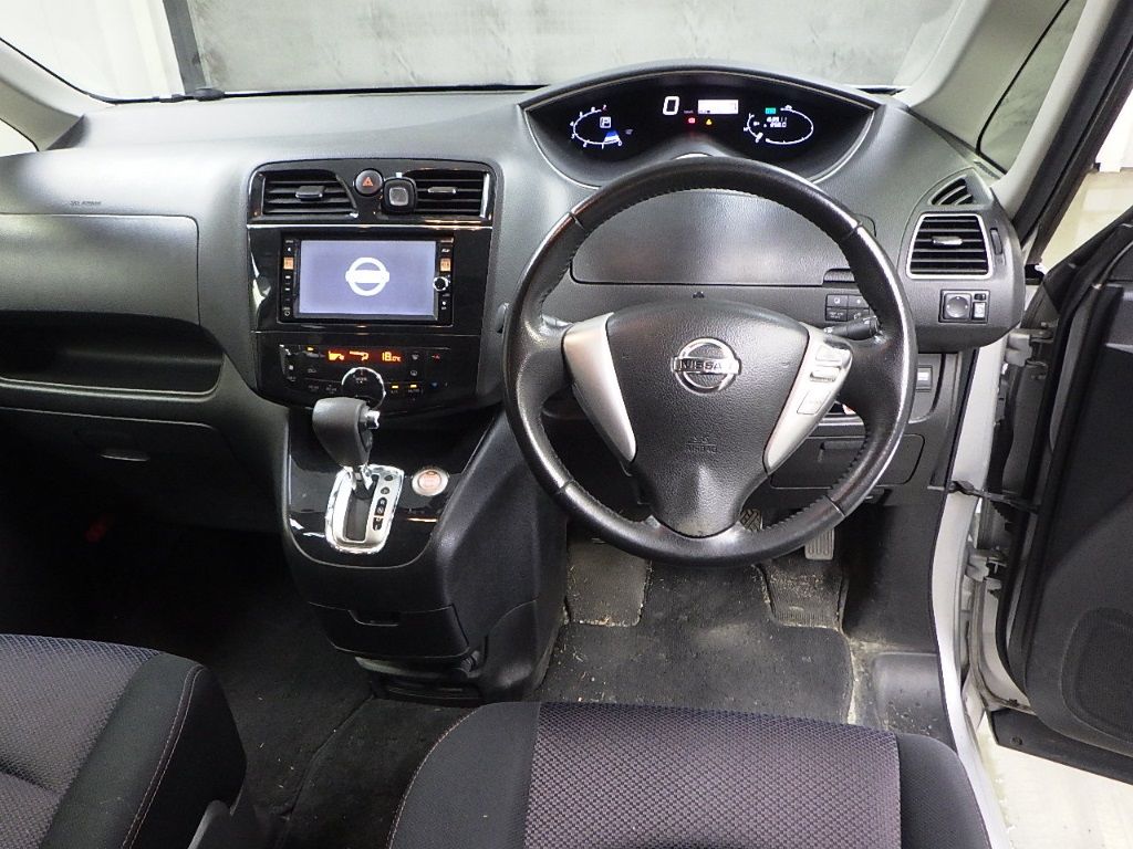 2013 Nissan Serena ハイウェイスターSハイブリッド auction photo 3