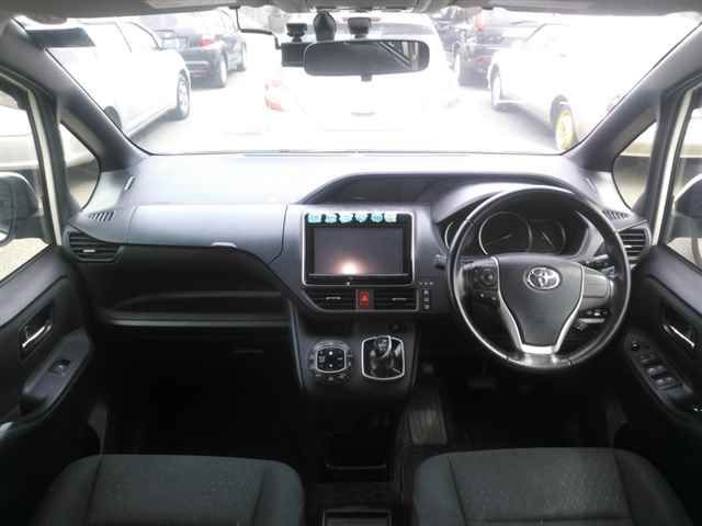2014 Toyota Voxy Hybrid V auction photo 8