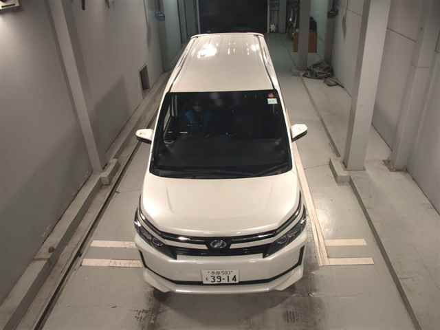 2014 Toyota Voxy Hybrid V auction photo 6