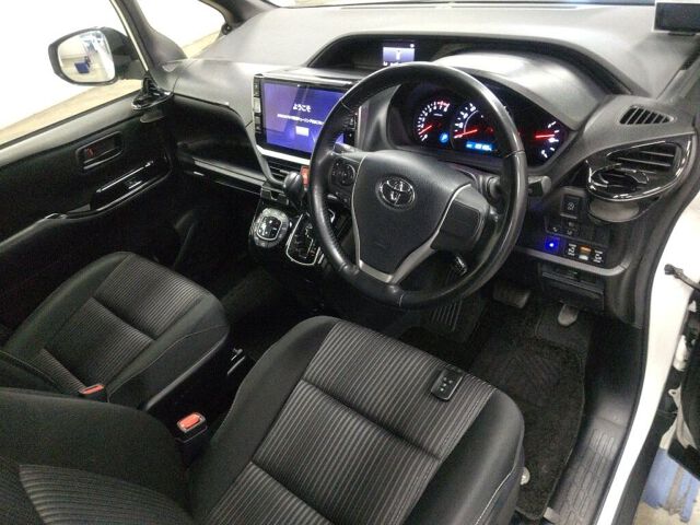 2017 Toyota Noah SI auction photo 3