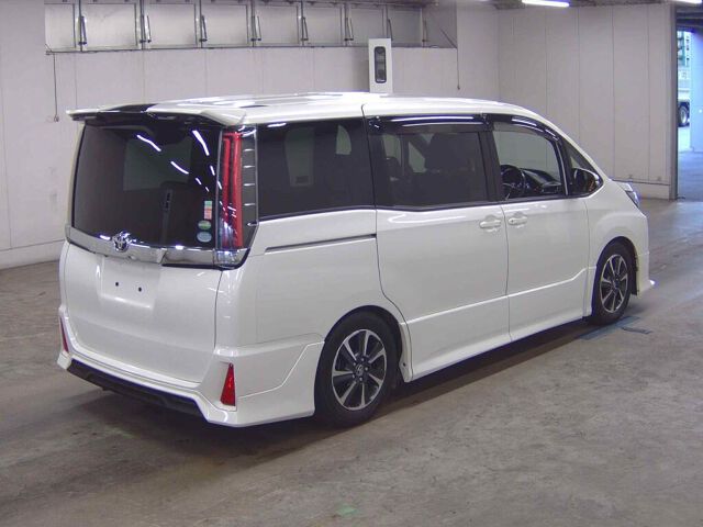 2017 Toyota Noah SI auction photo 5