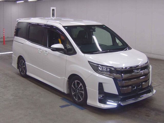 2017 Toyota Noah SI Japan auction vehicle