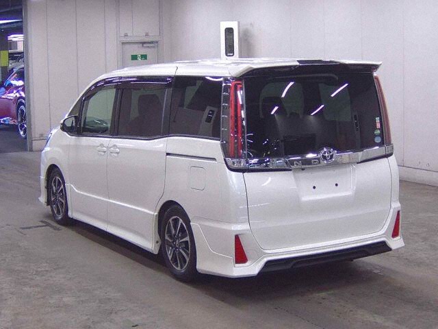 2017 Toyota Noah SI auction photo 2