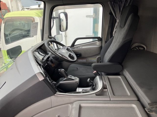 2018 Nissan Diesel UD chassis auction photo 5