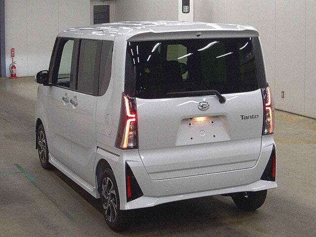 2025 Daihatsu Tanto Custom X Limited auction photo 2