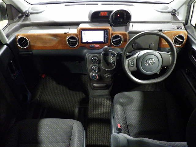 2013 Toyota Spade F auction photo 3