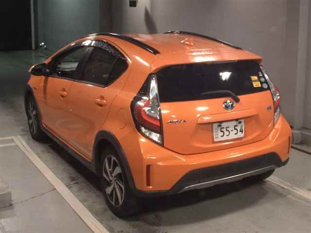 2017 Toyota Aqua クロスオーバー auction photo 2