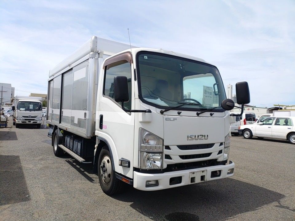 2017 Isuzu Elf auction photo 4