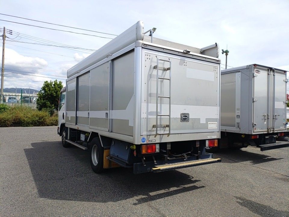 2017 Isuzu Elf auction photo 6