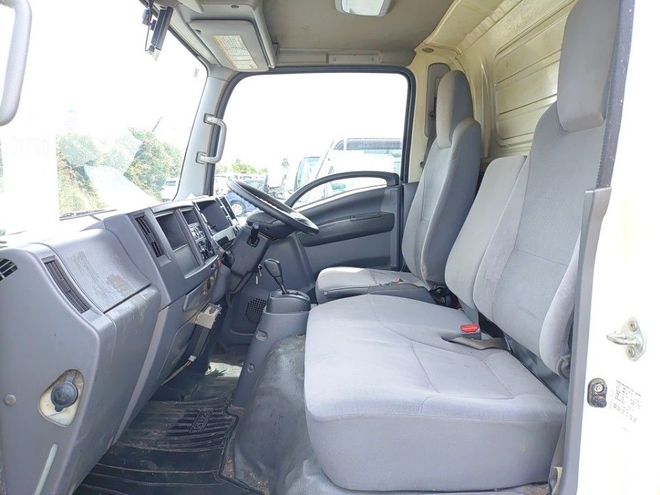 2017 Isuzu Elf auction photo 16