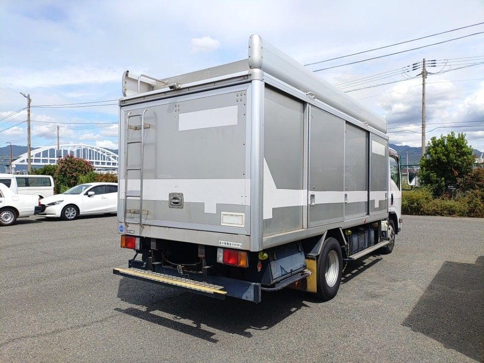 2017 Isuzu Elf auction photo 2