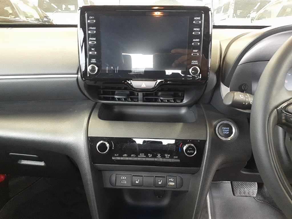 2023 Toyota Yaris Cross Z auction photo 12