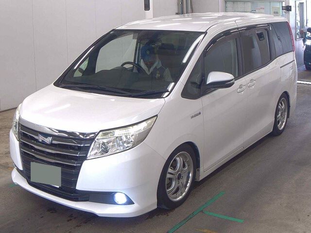 2017 Toyota Noah HV G auction photo 4