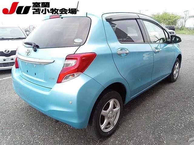 2016 Toyota Vitz 4WD F LEDエディション auction photo 5