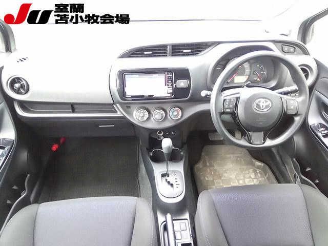 2016 Toyota Vitz 4WD F LEDエディション auction photo 3