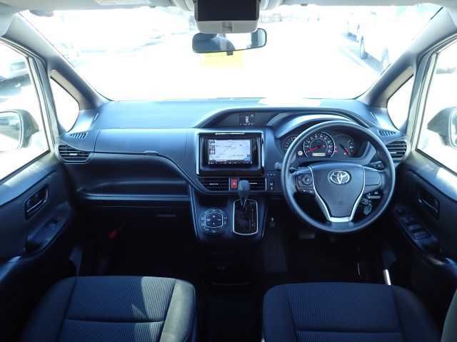 2020 Toyota Noah 4WD X auction photo 3
