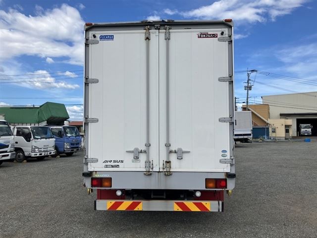 2016 Isuzu Forward ウィング auction photo 3