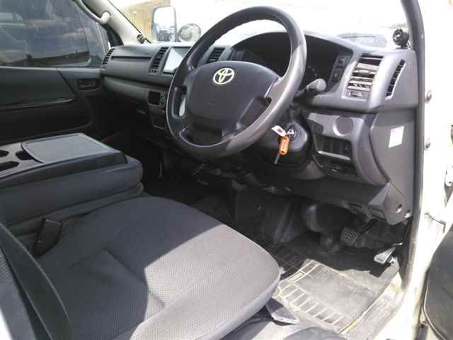 2015 Toyota Hiace 4WD ロングDX auction photo 3