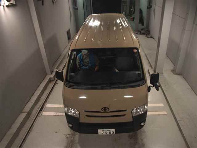 2015 Toyota Hiace 4WD ロングDX auction photo 6
