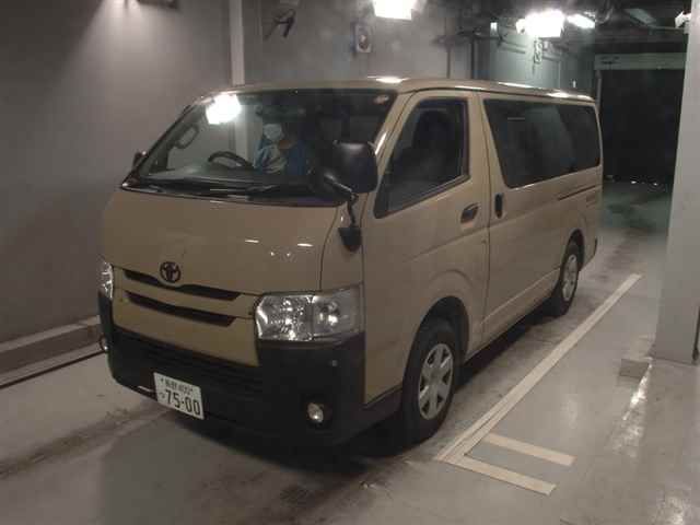 2015 Toyota Hiace 4WD ロングDX auction photo 4