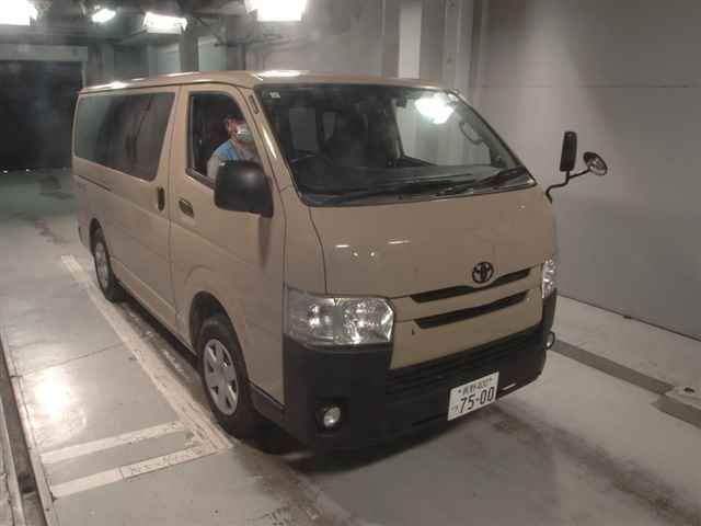 Japan Auction Vehicles 11 2015 Toyota Hiace 4WD ロングDX auction photo