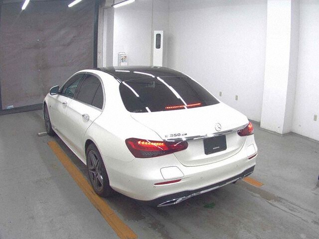 2021 Mercedes-Benz E-Class E350DEスポーツ auction photo 2