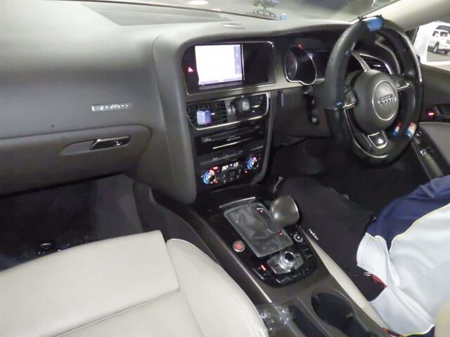 2012 Audi A5 2.0TFSIクワトロ 4WD auction photo 3