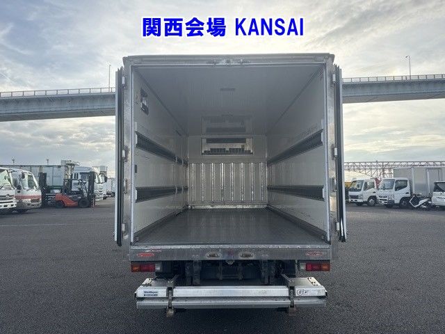 2017 Mitsubishi Fuso Canter Refrigerated PG auction photo 3