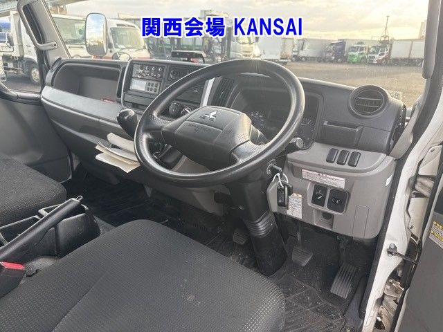2017 Mitsubishi Fuso Canter Refrigerated PG auction photo 4