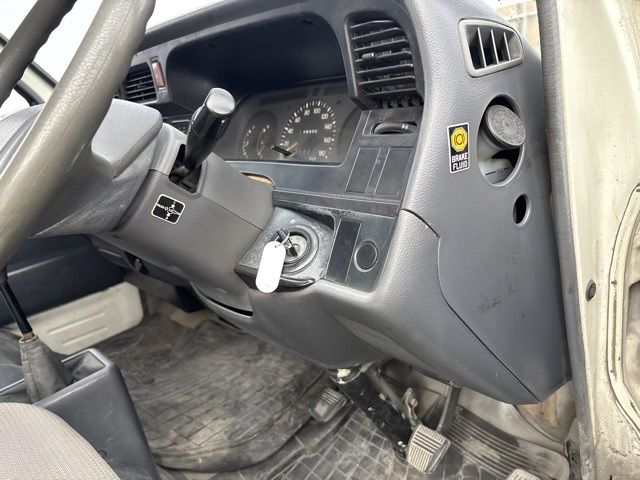 Toyota Hiace Van DX auction photo 6