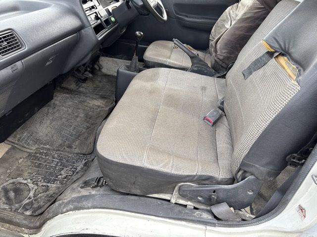 Toyota Hiace Van DX auction photo 9