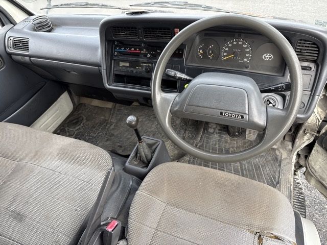 Toyota Hiace Van DX auction photo 4