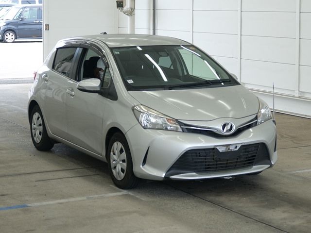 2015 Toyota Vitz ジュエラ Japan auction vehicle