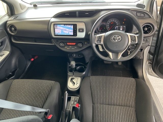 2015 Toyota Vitz ジュエラ auction photo 5