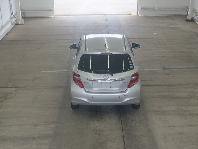 2015 Toyota Vitz ジュエラ auction photo 3