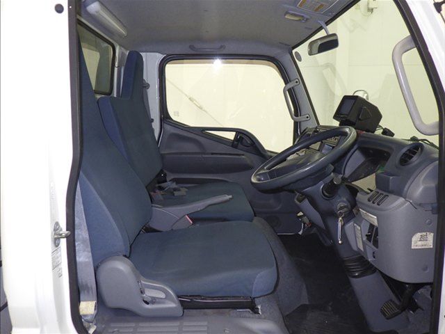 2015 Mitsubishi Fuso Canter Refrigerated and frozen trucks auction photo 6