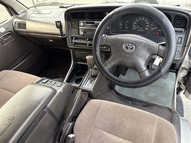 2004 Toyota Hiace ワゴン グランドキャビン G-E auction photo 3